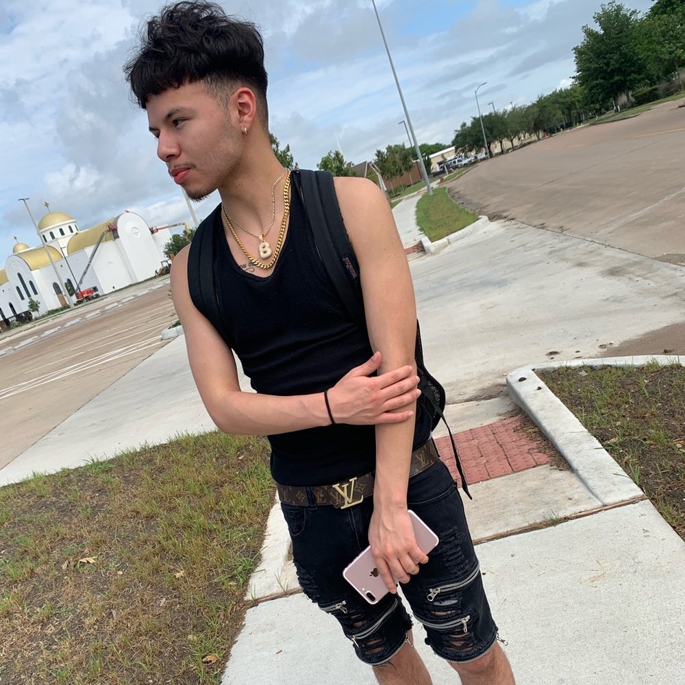 Hey guyysss💙 I’m Benji
